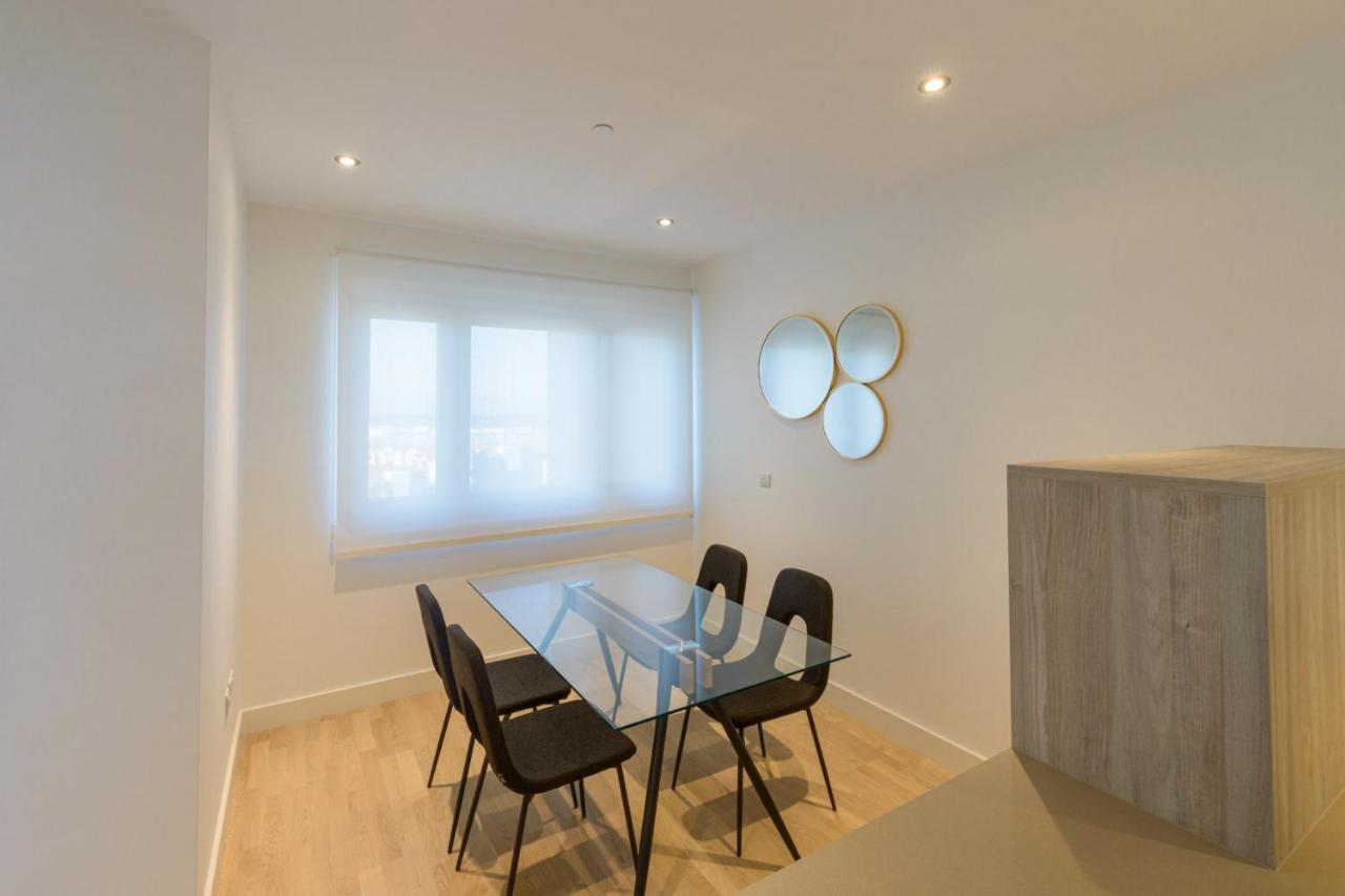 Luxury Modern Apartment With Exceptional Views! Hosted By Sweetstay غيبرالتار المظهر الخارجي الصورة