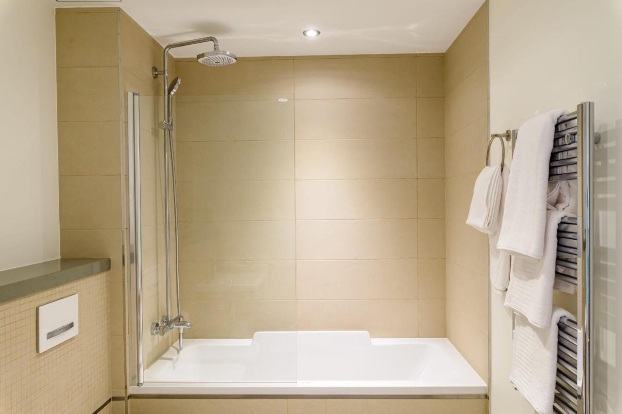 Luxury Modern Apartment With Exceptional Views! Hosted By Sweetstay غيبرالتار المظهر الخارجي الصورة